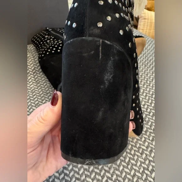 VINCE CAMUTO: DRISTA Black Suede Silver Studded Ankle Boots Block Heel Size - 9M - Picture 9 of 10